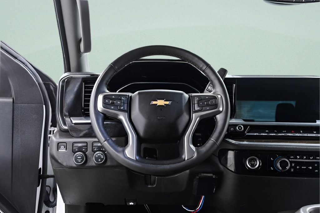 Used 2023 Chevrolet Silverado 1500 LT AWD/4WD image 10