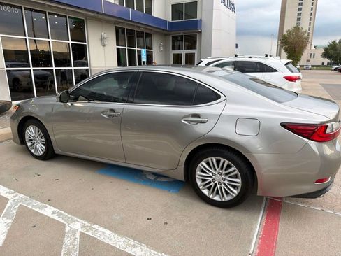 Used 2017 Lexus ES 350 w/ Premium Package FWD image 5