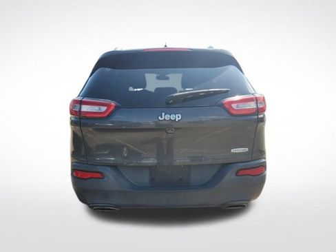Used 2016 Jeep Cherokee Latitude FWD image 7