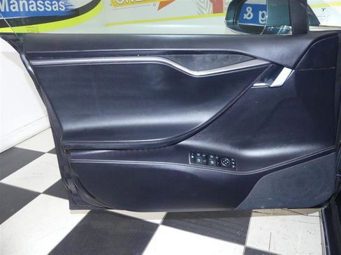 Used 2018 Tesla Model S 100D image 23