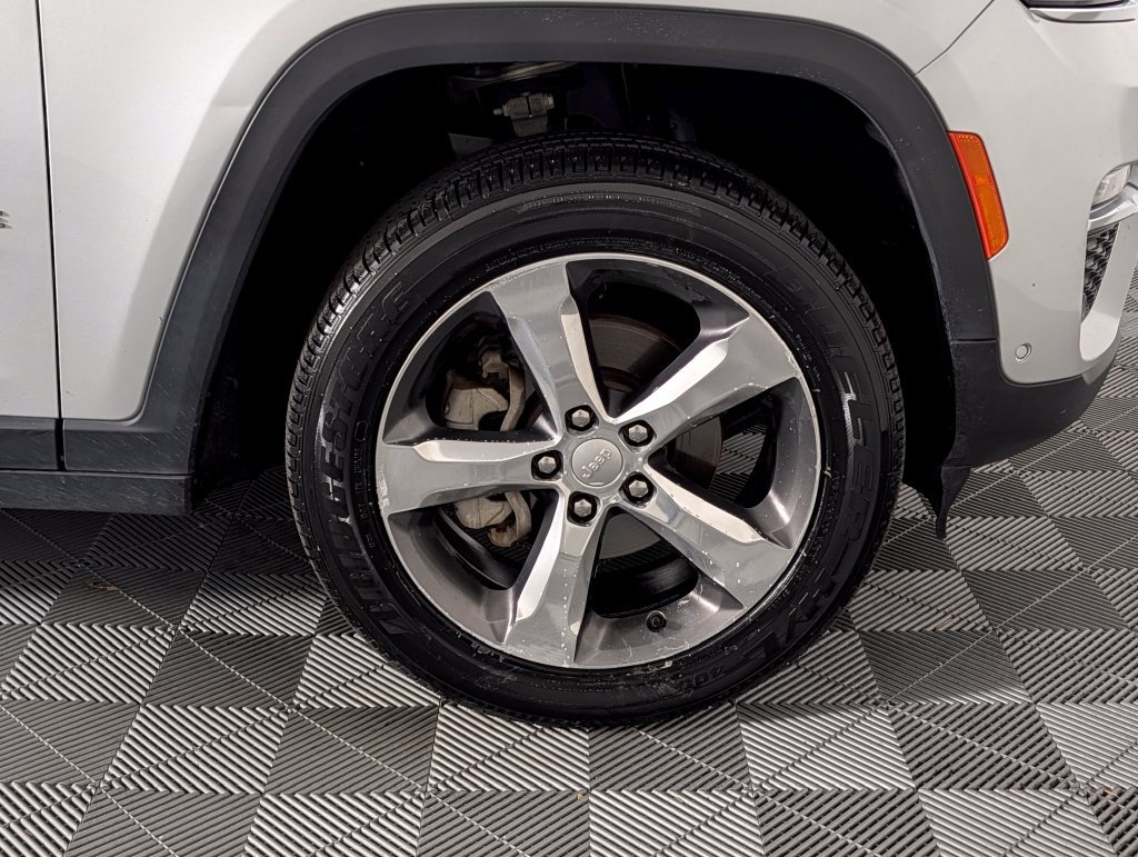 Used 2022 Jeep Grand Cherokee Limited w/ Luxury Tech Group II RWD image 13