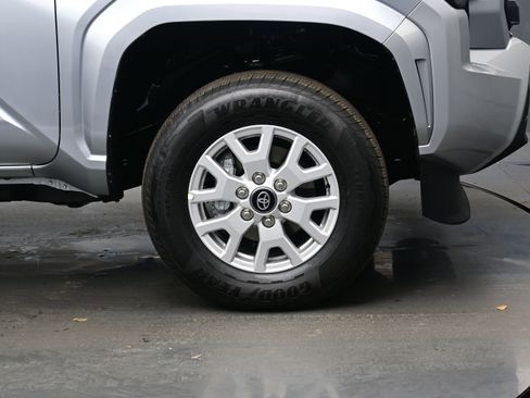 Used 2025 Toyota Tacoma SR5 image 9