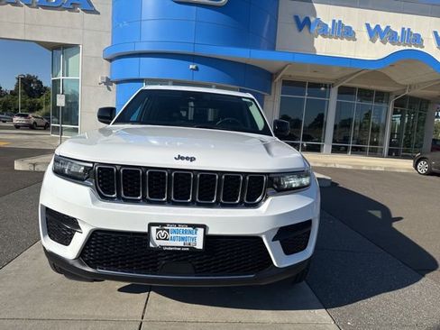 Used 2023 Jeep Grand Cherokee Laredo image 10