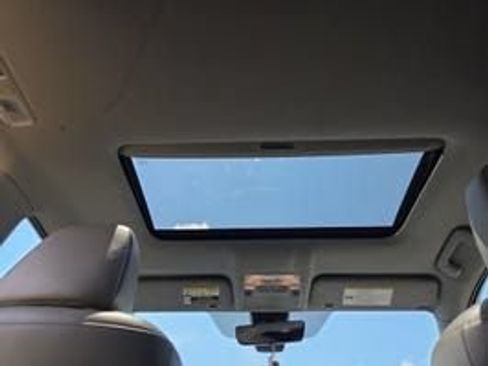 Used 2017 Toyota Highlander XLE FWD image 7