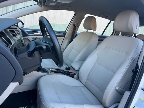 Used 2015 Volkswagen Golf S image 11