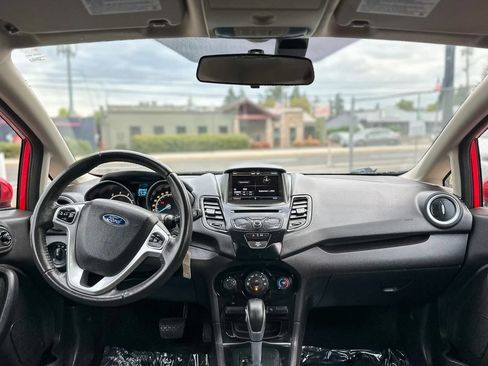 Used 2014 Ford Fiesta SE w/ Equipment Group 201A FWD image 3