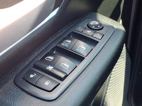 Used 2020 RAM 1500 Big Horn AWD/4WD image 11
