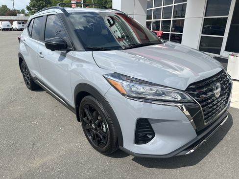 Used 2024 Nissan Kicks SR w/ SR Premium Package FWD image 2