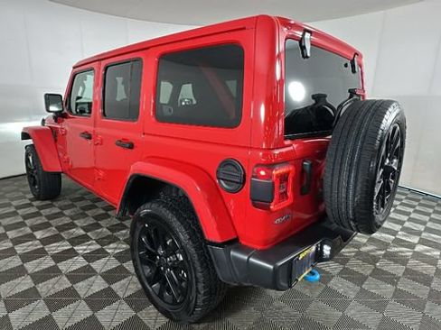 Used 2024 Jeep Wrangler Unlimited Sahara AWD/4WD image 4