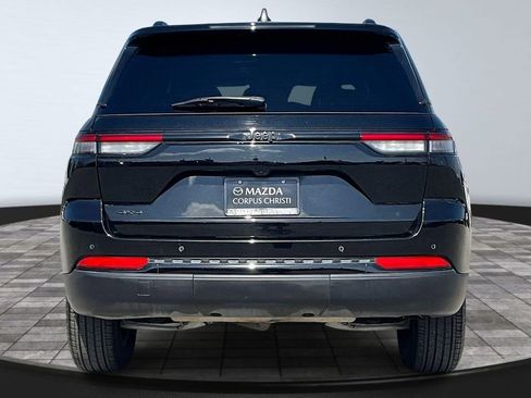 Used 2025 Jeep Grand Cherokee Altitude image 6