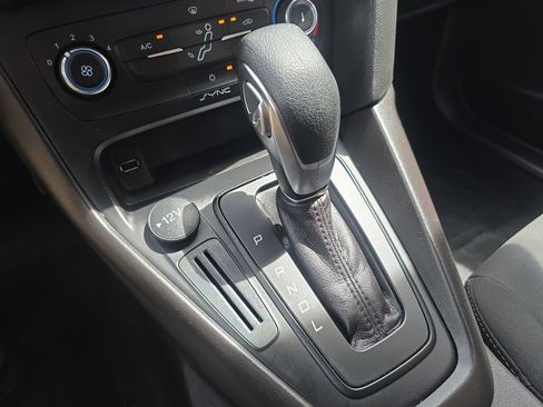Used 2018 Ford Focus SE FWD image 19