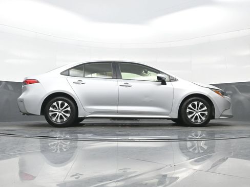 Used 2022 Toyota Corolla LE FWD image 32
