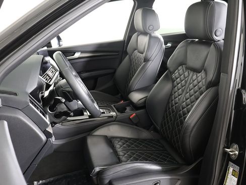 Used 2023 Audi SQ5 Premium Plus w/ Premium Plus Package image 31