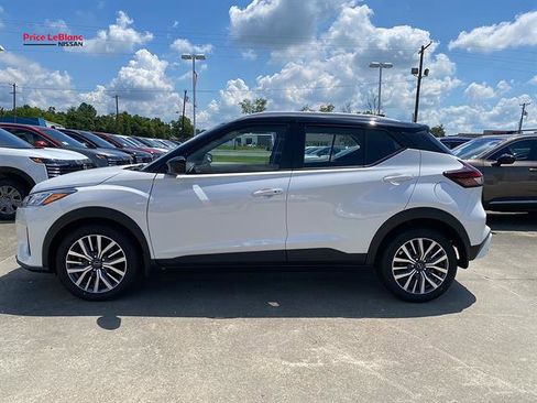Used 2024 Nissan Kicks SV FWD image 4