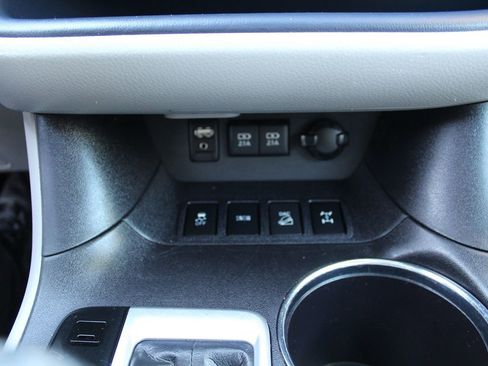 Used 2018 Toyota Highlander XLE image 31