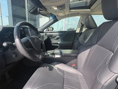 Used 2022 Lexus ES 300h w/ Accessory Package FWD image 10