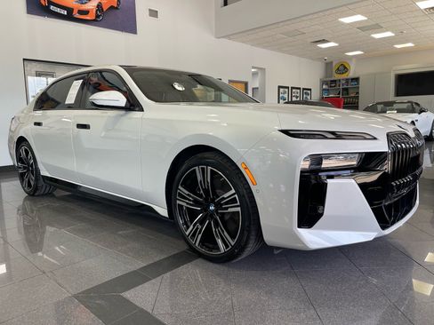 Used 2024 BMW i7 xDrive60 AWD/4WD image 7