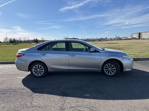 Used 2015 Toyota Camry LE image 11