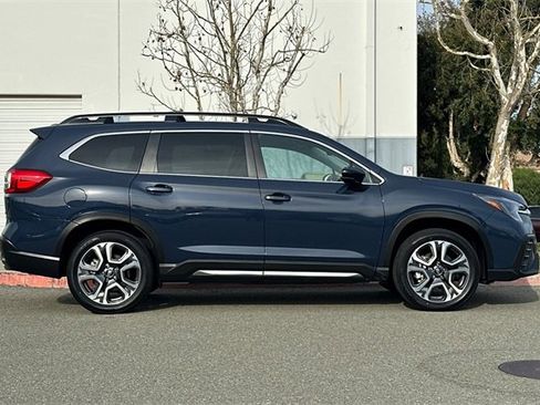 Certified 2025 Subaru Ascent Limited image 3
