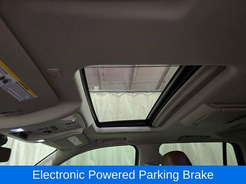 Used 2020 Cadillac Escalade Premium Luxury AWD/4WD image 17