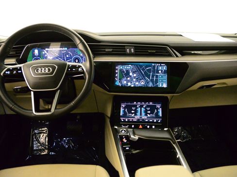 Certified 2022 Audi e-tron Premium Plus w/ Premium Plus Package image 13