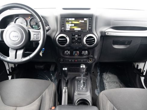 Used 2016 Jeep Wrangler Unlimited Sahara AWD/4WD image 11