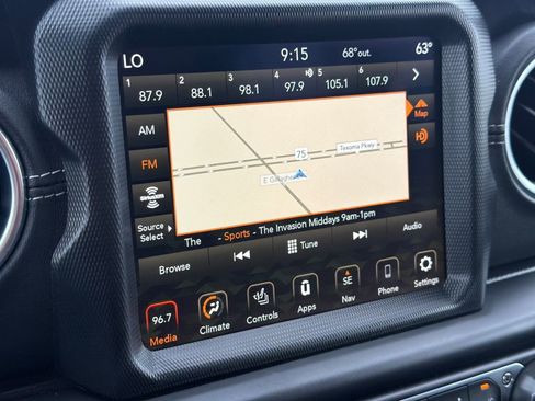 Used 2023 Jeep Wrangler Unlimited Sahara w/ Cold Weather Group AWD/4WD image 16
