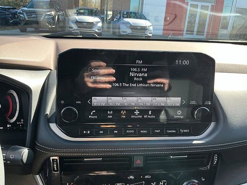 Certified 2023 Nissan Rogue Platinum w/ Platinum Premium Package image 16