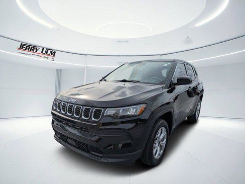 Certified 2025 Jeep Compass Sport image 6
