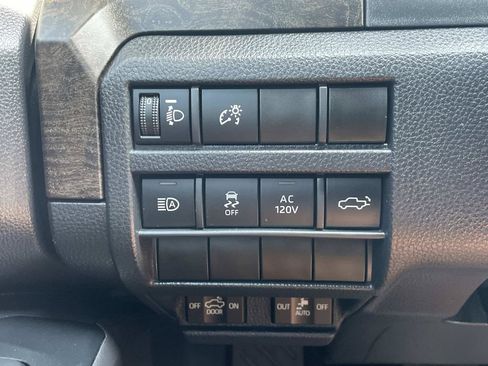 Used 2025 Toyota Tacoma Limited AWD/4WD image 26