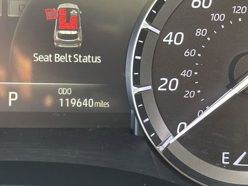 Used 2020 Toyota Highlander XLE image 29