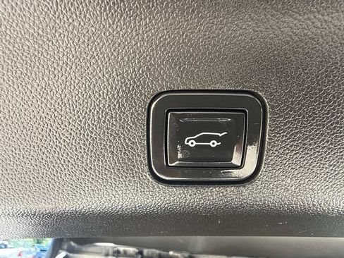 Used 2021 Chevrolet Suburban High Country w/ Premium Package AWD/4WD image 21