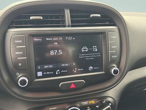Used 2025 Kia Soul LX w/ LX Technology Package FWD image 19