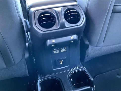 Used 2022 Jeep Wrangler Unlimited Sahara AWD/4WD image 31
