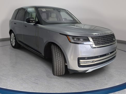Certified 2023 Land Rover Range Rover SE image 3