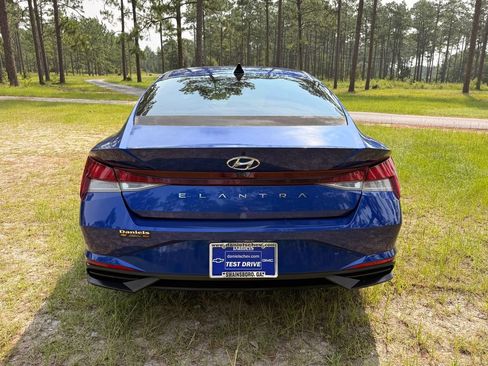 Used 2021 Hyundai Elantra SEL FWD image 4