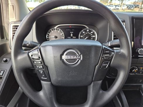 Used 2023 Nissan Frontier SV image 21