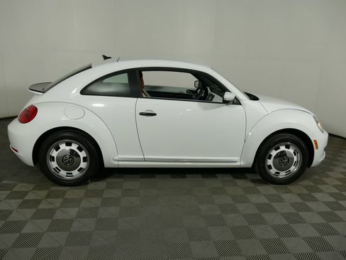 Used 2015 Volkswagen Beetle 1.8T Classic FWD image 23