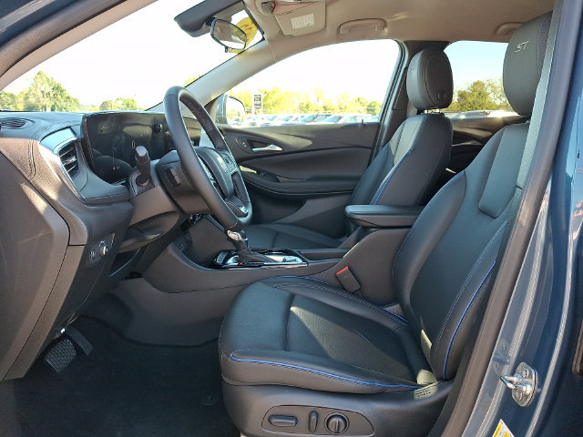 Used 2025 Buick Encore GX Sport Touring w/ Advanced Technology Package AWD/4WD image 14