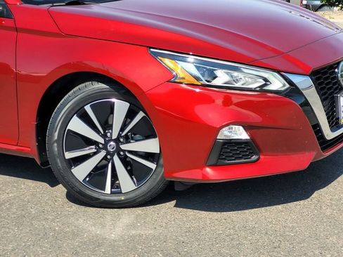 Certified 2021 Nissan Altima 2.5 SV w/ SV Premium Package FWD image 9