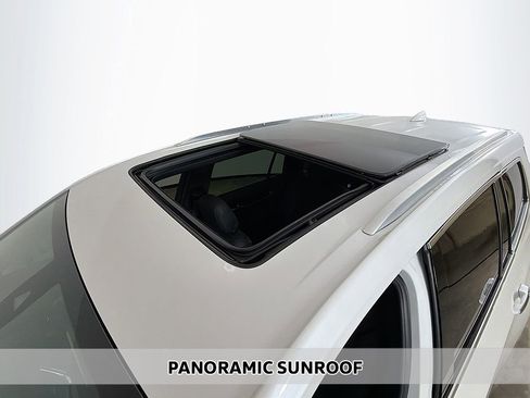 Used 2023 Cadillac XT6 Premium Luxury w/ Technology Package image 4