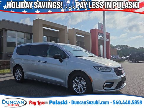 Used 2024 Chrysler Pacifica Touring-L FWD image 1