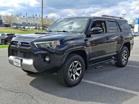 Used 2023 Toyota 4Runner TRD Off-Road Premium w/ Off Road Premium Plus Package AWD/4WD image 3