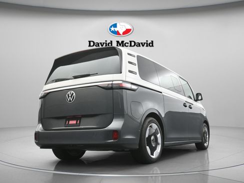 Used 2025 Volkswagen ID. Buzz Pro S Plus RWD image 33