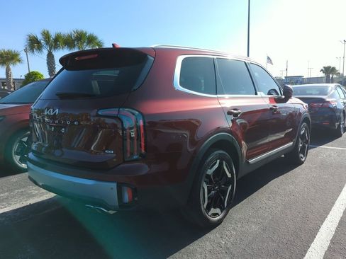 Certified 2023 Kia Telluride EX w/ EX Captain's Chair Package image 10