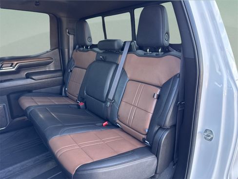 Used 2024 Chevrolet Silverado 1500 High Country w/ High Country Premium Package image 11