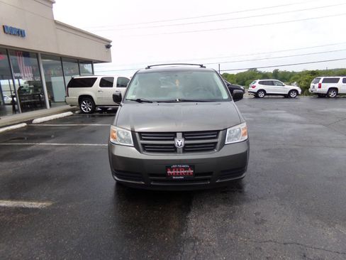 Used 2010 Dodge Grand Caravan SE FWD image 3