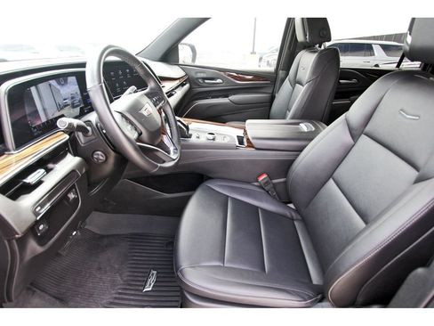 Used 2024 Cadillac Escalade ESV Luxury RWD image 6