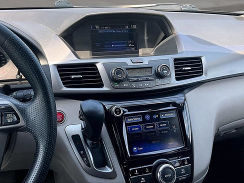Used 2016 Honda Odyssey SE image 5