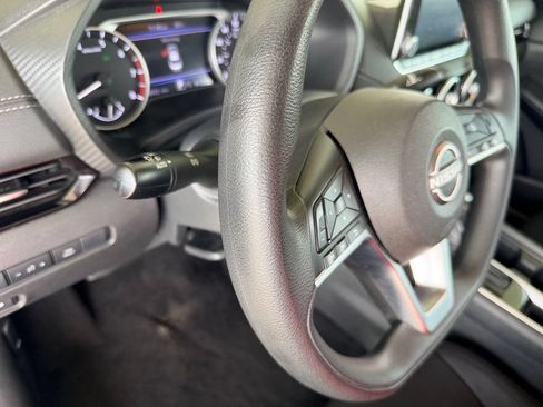 Used 2024 Nissan Sentra SV FWD image 18